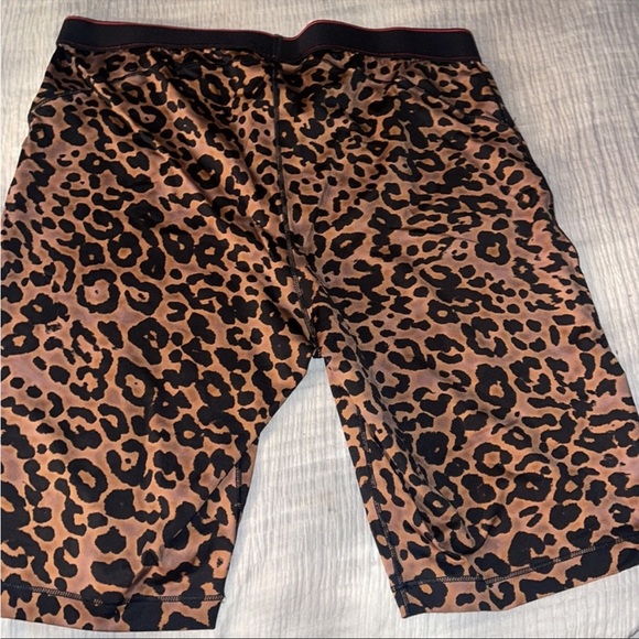 VETEMENTS Leapord Two Piece Set. - Picture 3 of 5